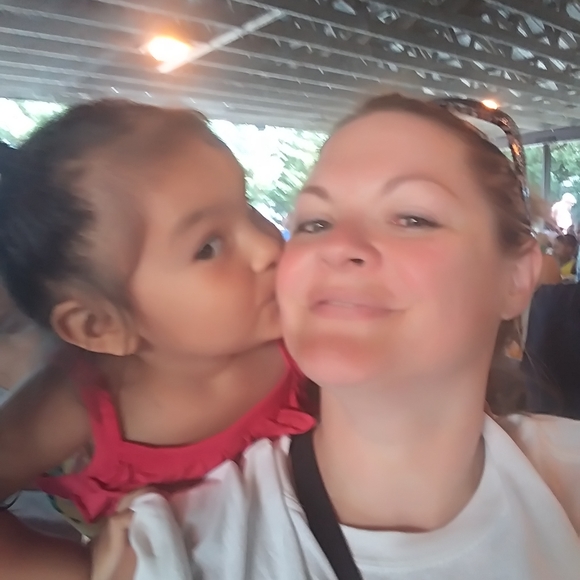 Meet your Posher, Jen - Picture 2 of 3